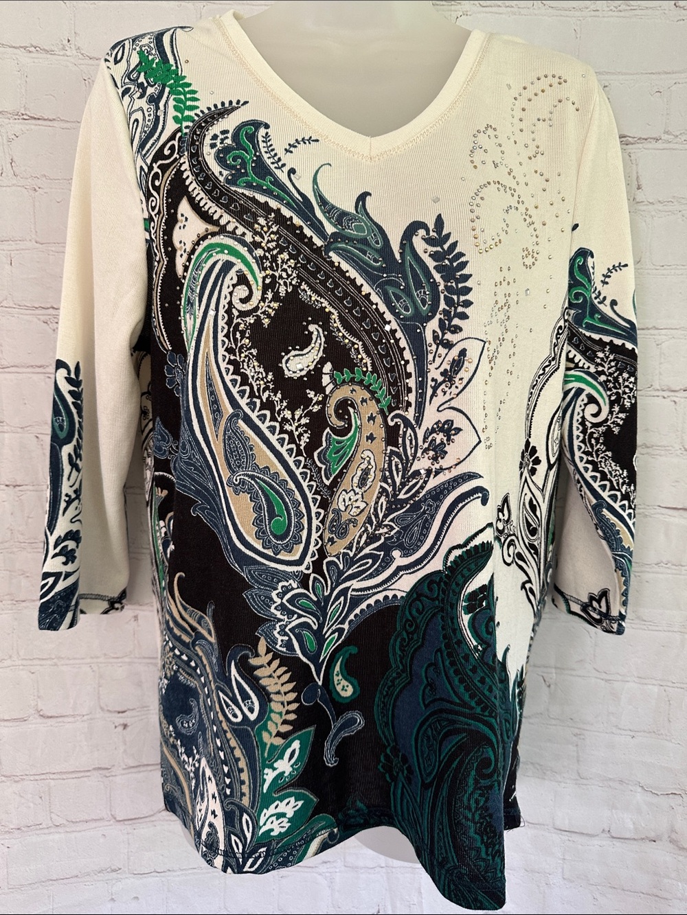 Onque Casual Cream Paisley V-Neck Top with Green & Black Accents and bling M